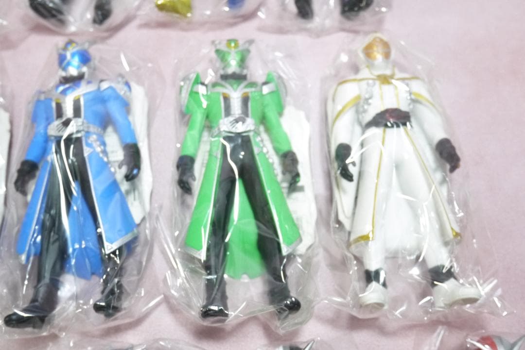 ライダーヒーローシリーズ　ウィザード・ダブルなど　タグ付きソフビ　24体