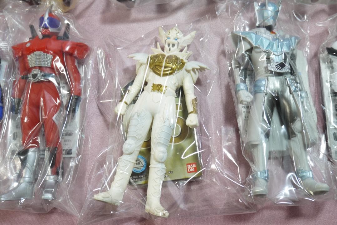 ライダーヒーローシリーズ　ウィザード・ダブルなど　タグ付きソフビ　24体