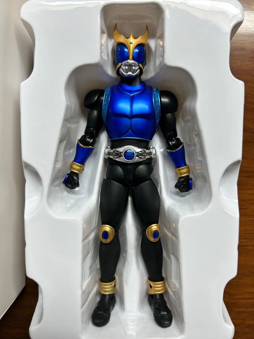 S.H.フィギュアーツ 真骨彫製法 仮面ライダークウガ ドラゴンフォーム