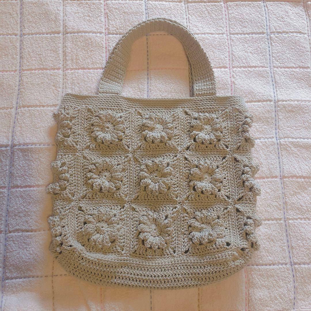 お花のハンドバッグ　ハンドメイド　グラニースクエア
