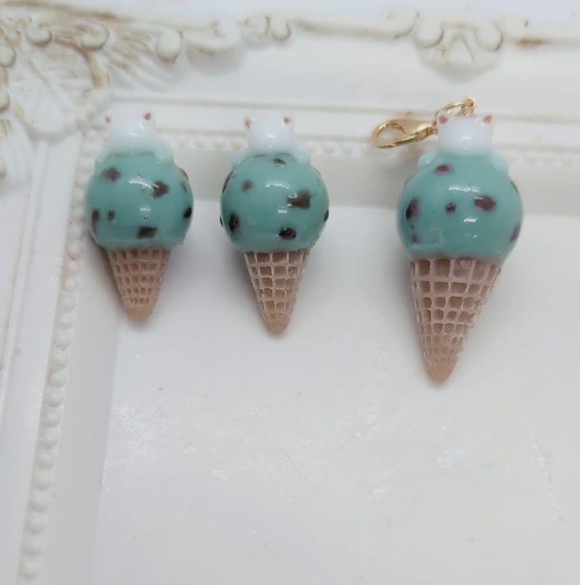 レジン パーツ チャーム チョコミント 猫
