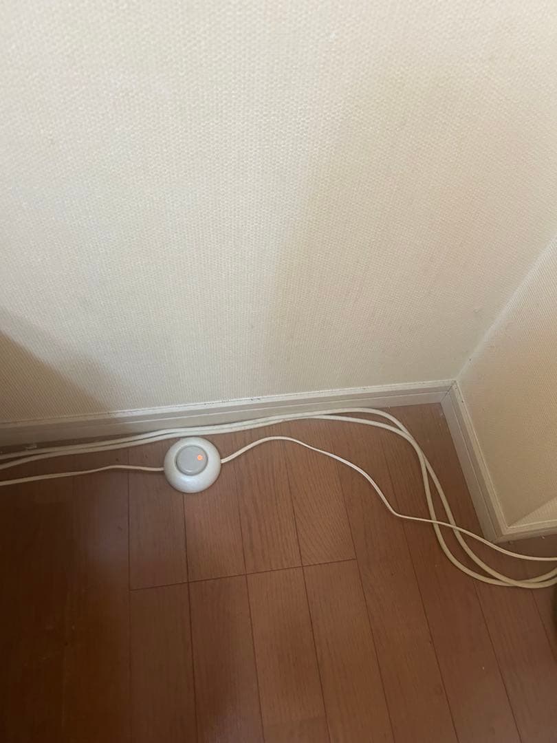 エレガントなベージュフロアスタンド