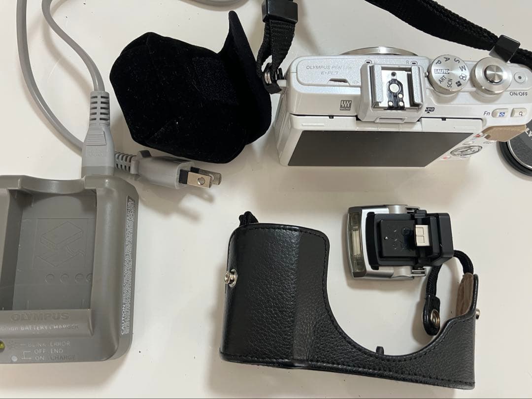 OLYMPUS PEN Lite E-PL7ホワイト　ボディのみ
