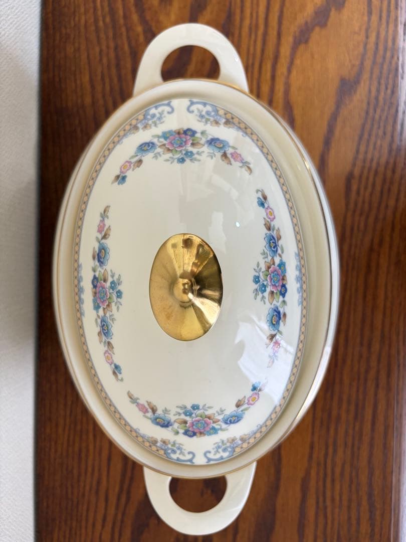 花柄の陶器ボウル 蓋付き