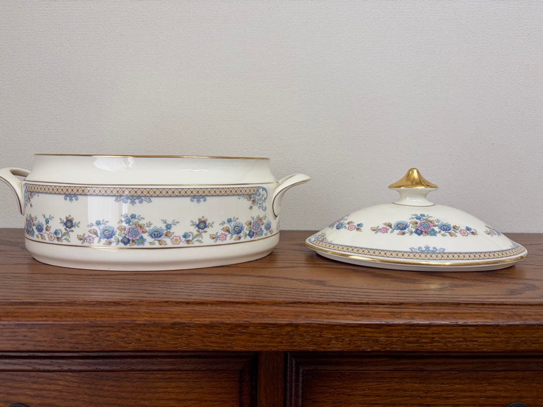 花柄の陶器ボウル 蓋付き