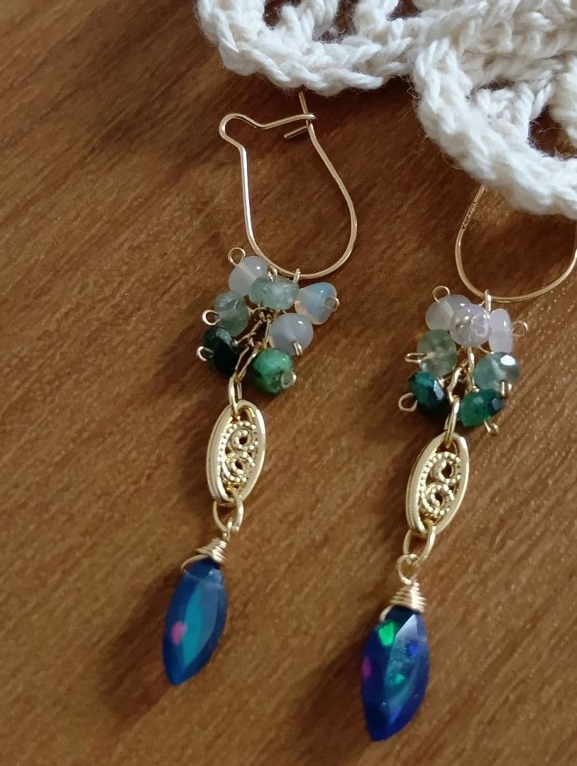 セール446 14kgfエメラルド×ブラックオパールのチャーム