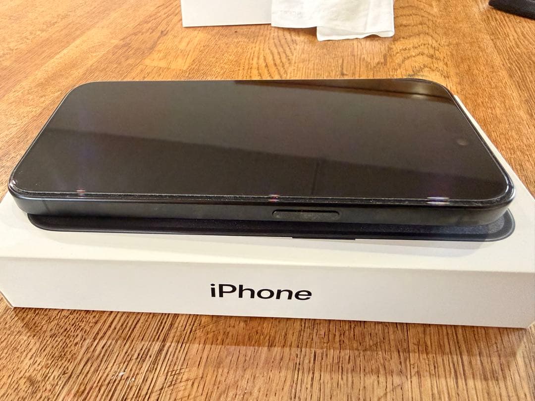 超美品Apple iPhone 15Pro ブラックチタニウム 512GB