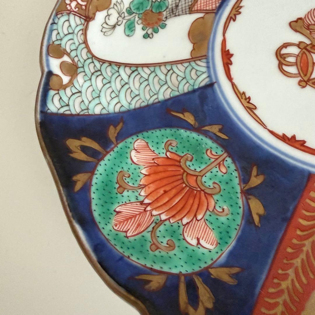 【E】伊万里様式 色絵 金彩 七寸皿 宝尽くし 輪花 1枚Imari Plate