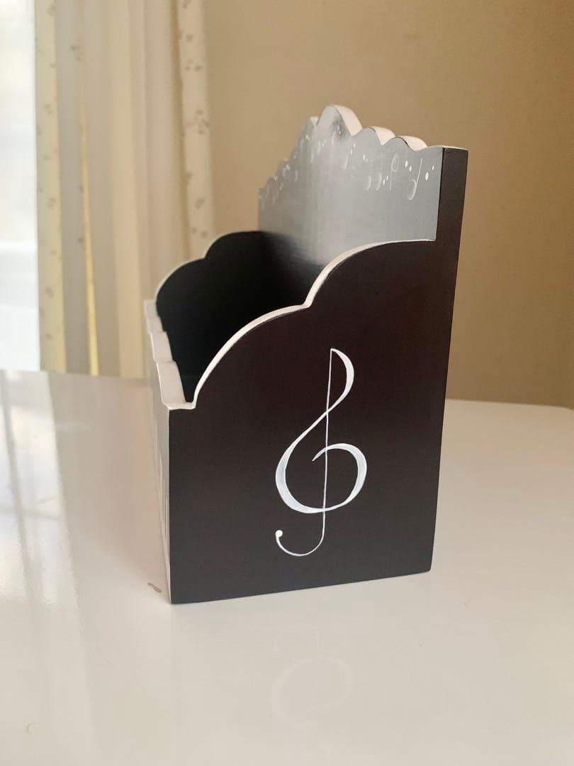 pianekoページ　　　シンプルなピアノ鍵盤模様の小物入れ