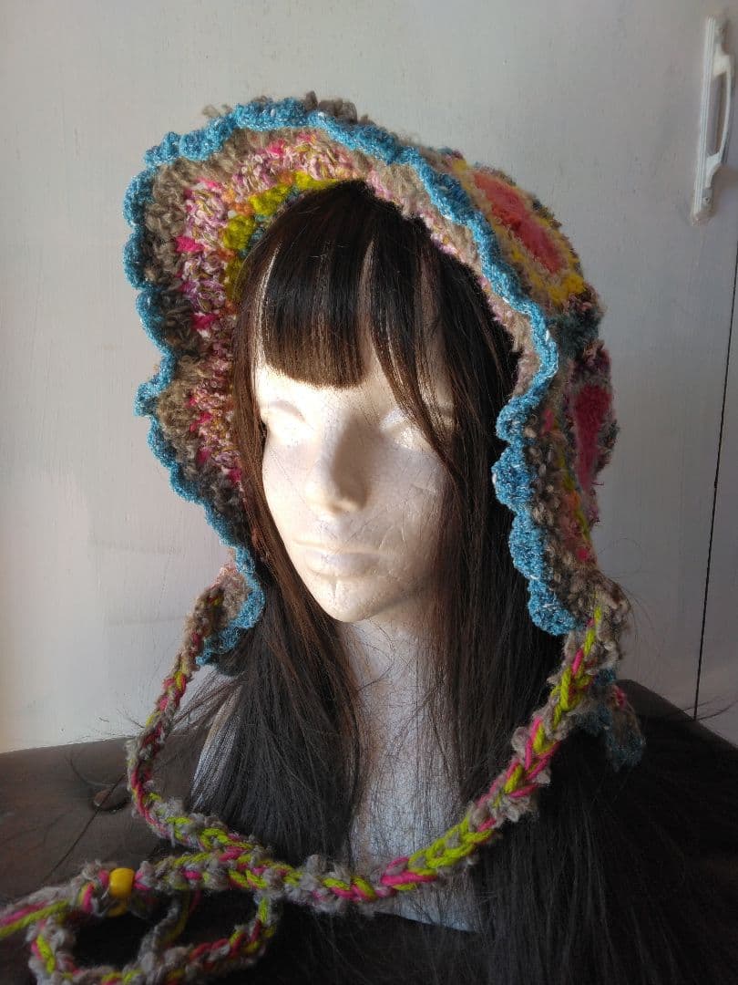 ハートモチーフのボンネット風帽子合わせ糸モコモコ帽子ハンドメイド