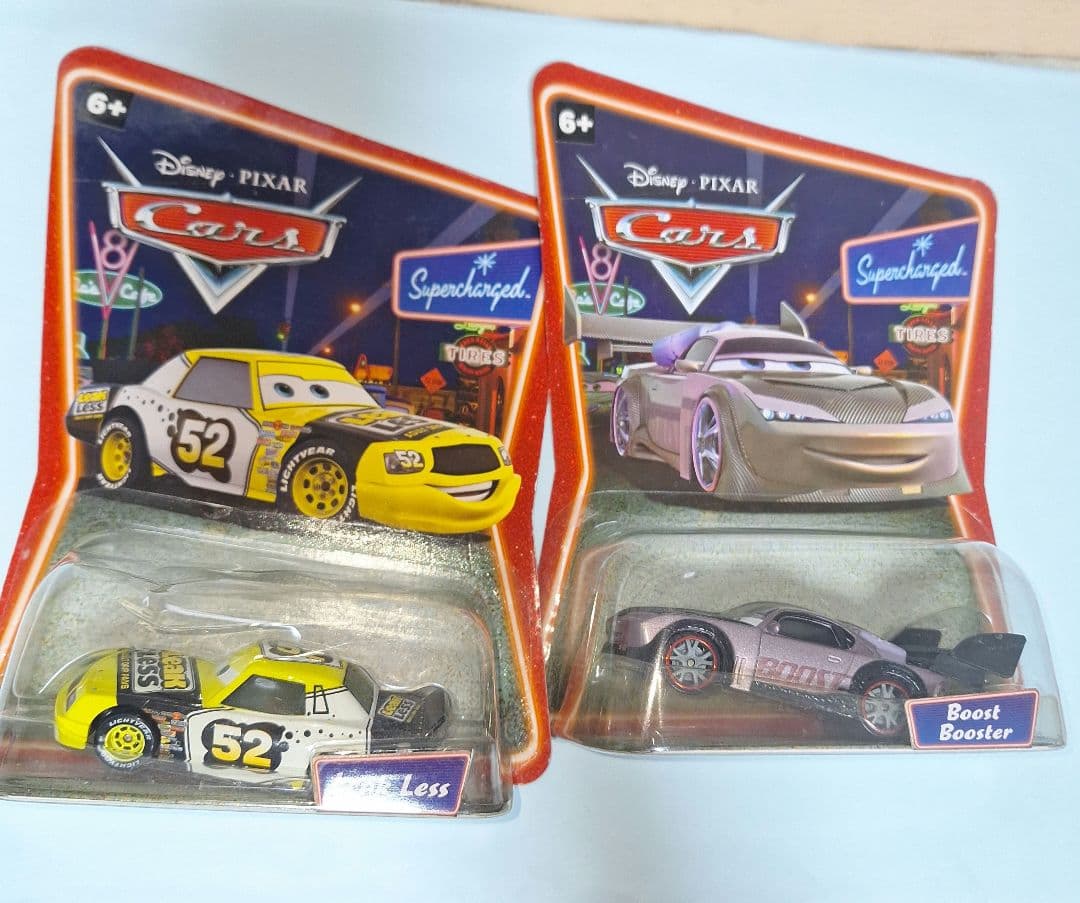 カーズ　ミニカー　マテル　ブースト　　ディズニーストア　シェリフ　サージ