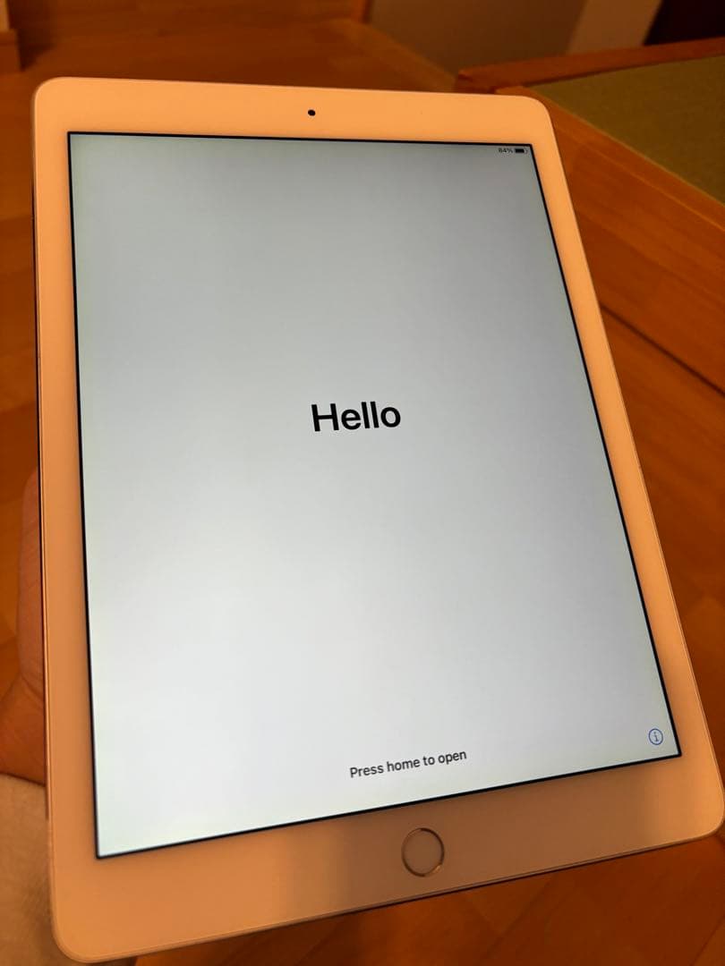 【美品】【初期化・動作確認済み】iPad Air2 簡易ケース付き
