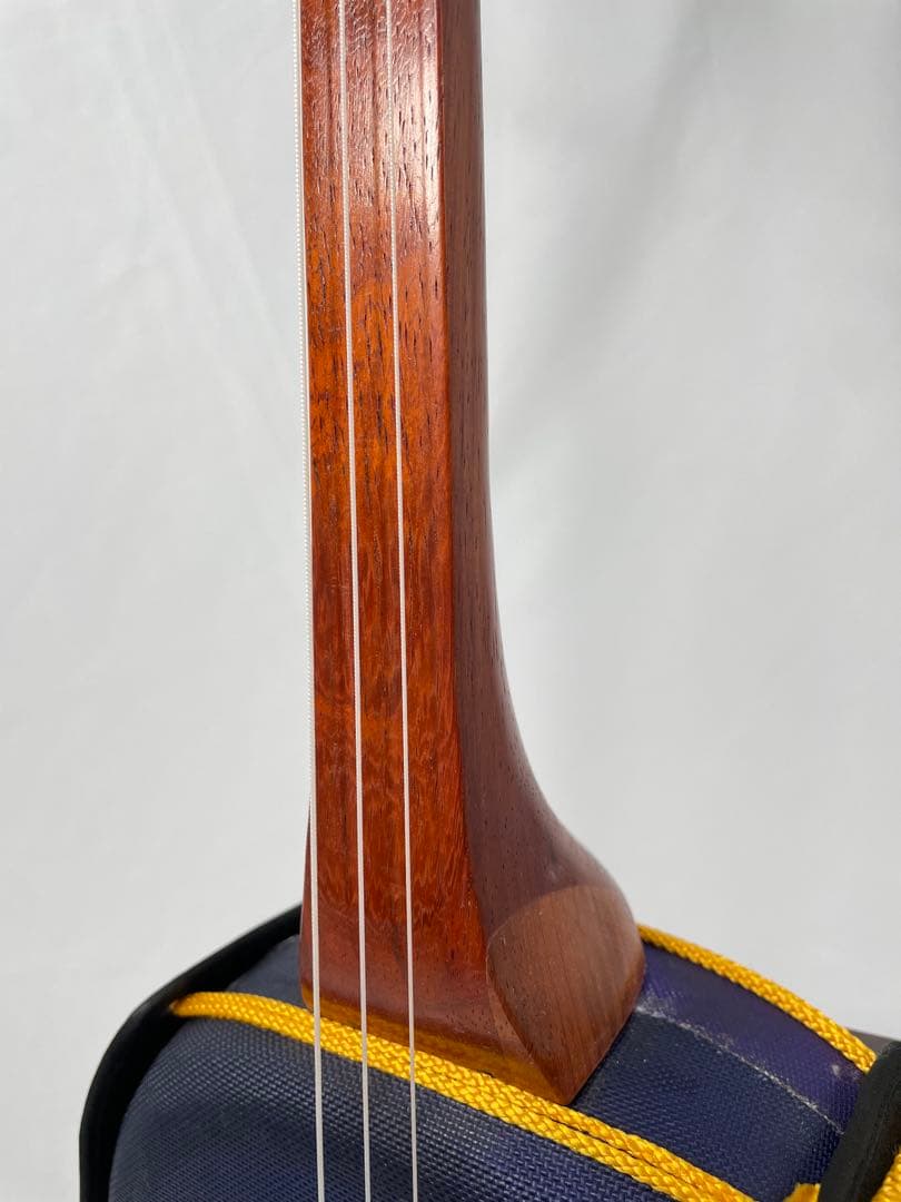 真壁型・花梨/かりん棹(ネック) 人工皮三線