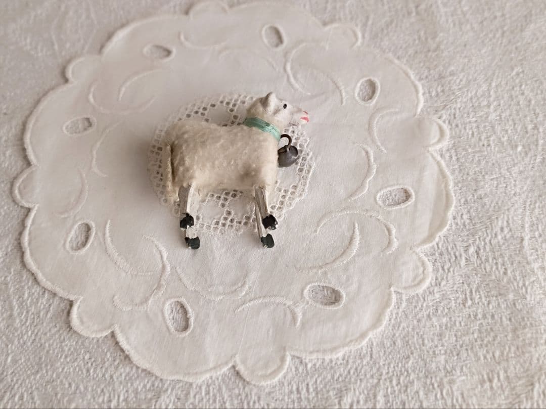 * antique sheep ✵ * 水色リボンと鈴をつけた小さな 羊さん