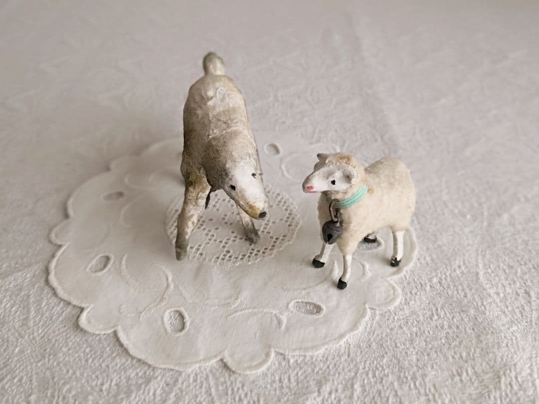 * antique sheep ✵ * 水色リボンと鈴をつけた小さな 羊さん