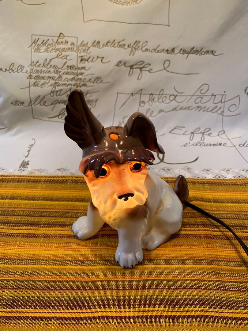ドイツ製　ビンテージ雑貨　陶器の電気アロマ装置。可愛いわんちゃんが光って匂う！