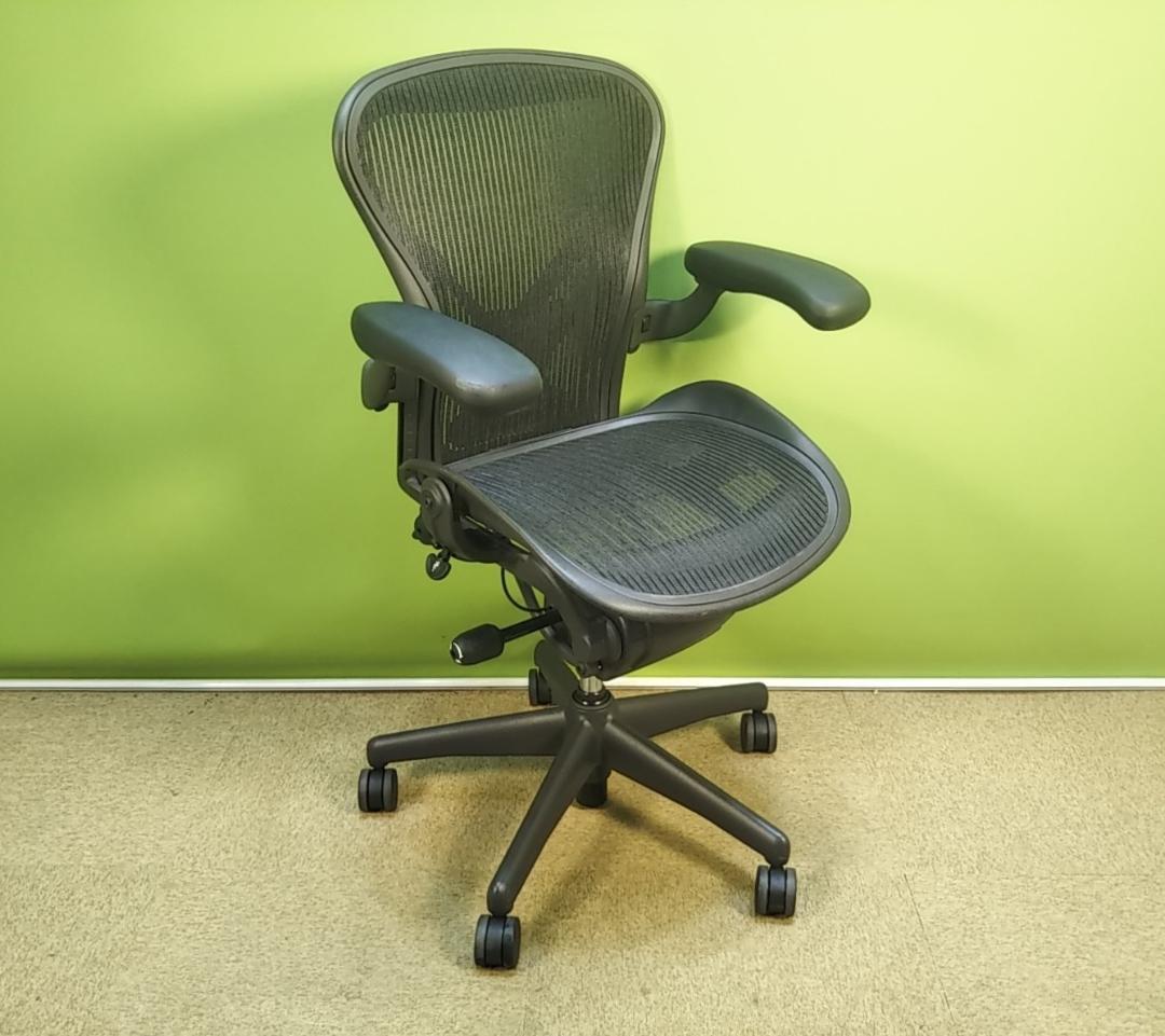 溶接エクレア　bk　アーロンチェア　Aサイズ　フル装備　レバー式可動肘