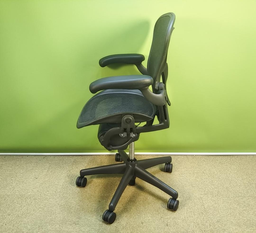 溶接エクレア　bk　アーロンチェア　Aサイズ　フル装備　レバー式可動肘