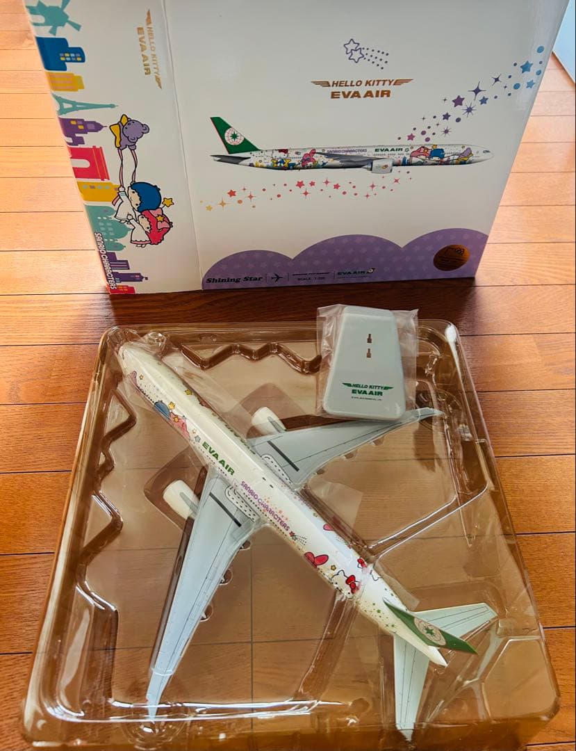 新品 未使用EVA AIR ハローキティ 1/200モデル