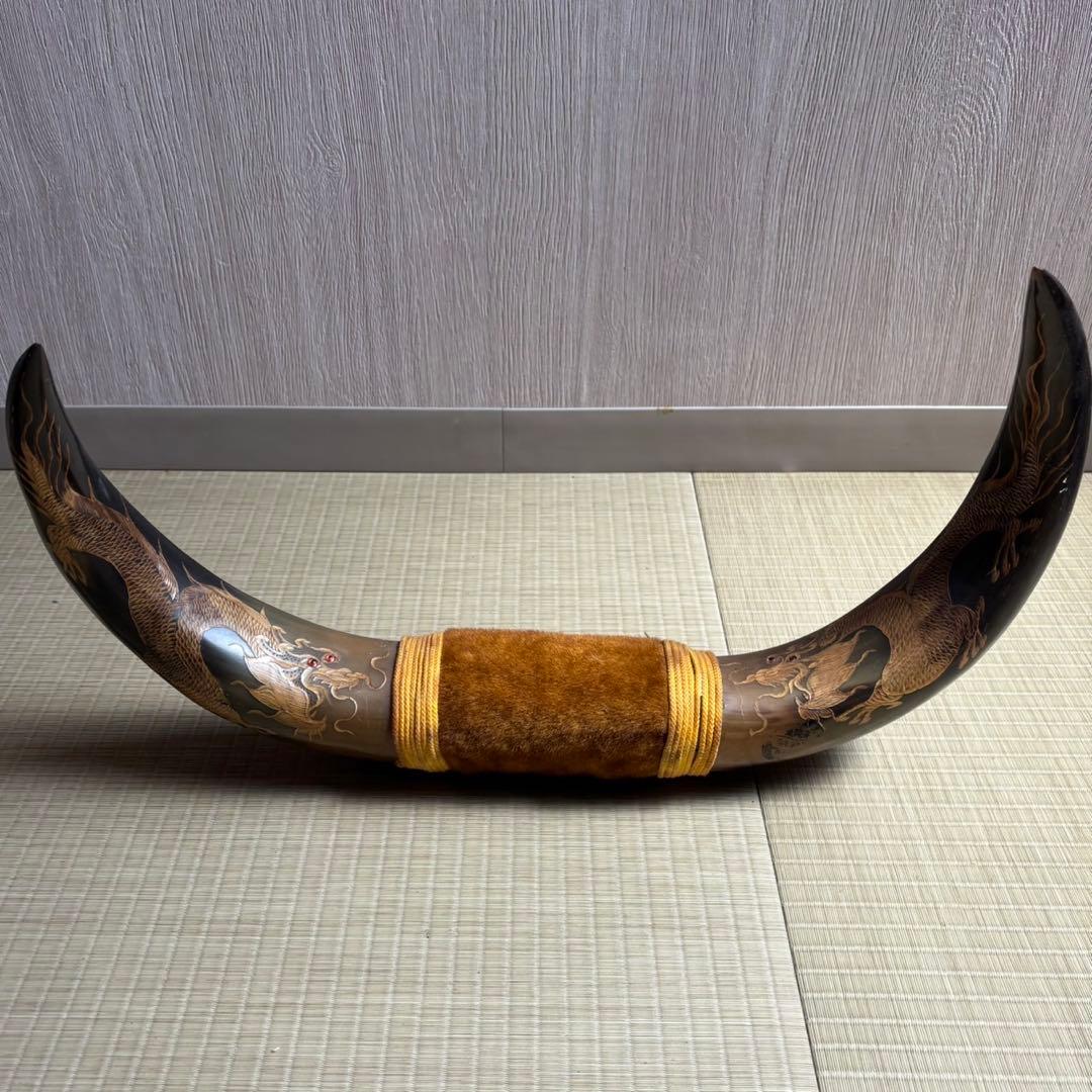 Ky89　水牛の角　大小2個　龍の彫刻　置物　インテリア　赤眼球　ビンテージ