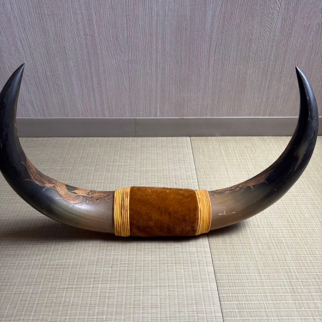 Ky89　水牛の角　大小2個　龍の彫刻　置物　インテリア　赤眼球　ビンテージ