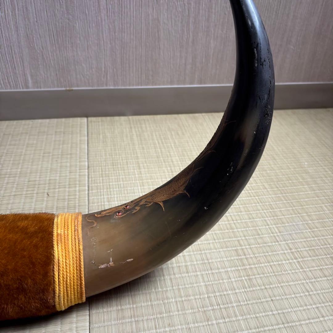 Ky89　水牛の角　大小2個　龍の彫刻　置物　インテリア　赤眼球　ビンテージ