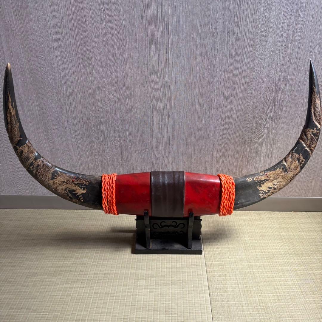 Ky89　水牛の角　大小2個　龍の彫刻　置物　インテリア　赤眼球　ビンテージ