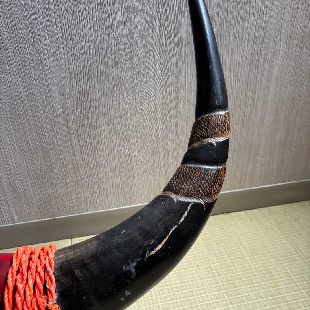 Ky89　水牛の角　大小2個　龍の彫刻　置物　インテリア　赤眼球　ビンテージ