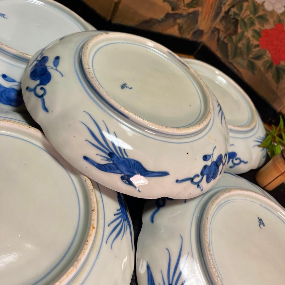 A 1037 古伊万里　錦手　桐の葉陽刻　見込み鶴に雲　7寸皿　五枚￼