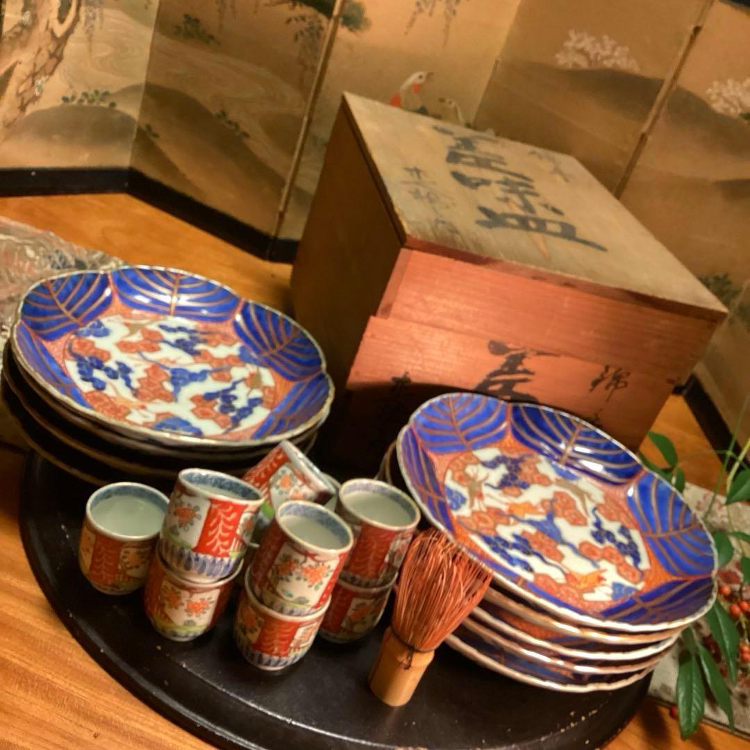 A 1037 古伊万里　錦手　桐の葉陽刻　見込み鶴に雲　7寸皿　五枚￼