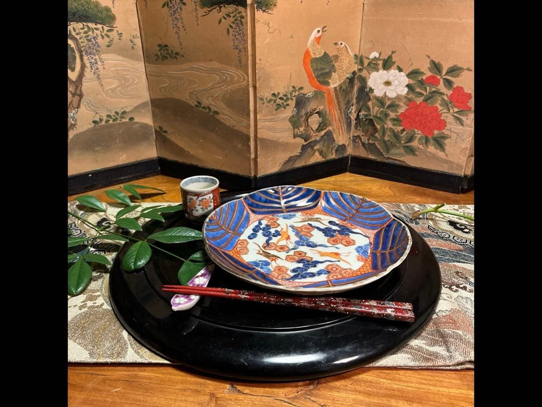 A 1037 古伊万里　錦手　桐の葉陽刻　見込み鶴に雲　7寸皿　五枚￼