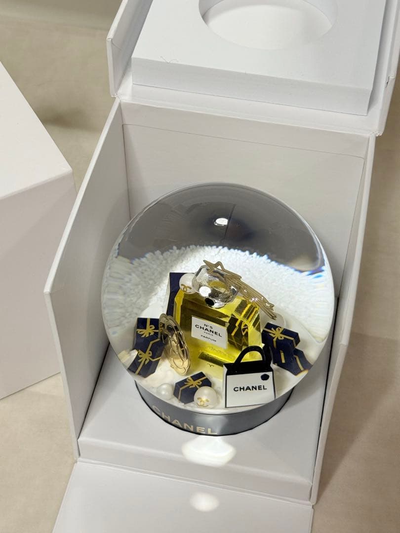 CHANEL スノードーム 2025年　ホリデー限定 新品 箱付き