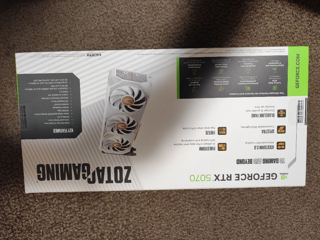 グラフィックボード・グラボ・ビデオカード ZOTAC GeForce RTX 5070 AMP White Edition