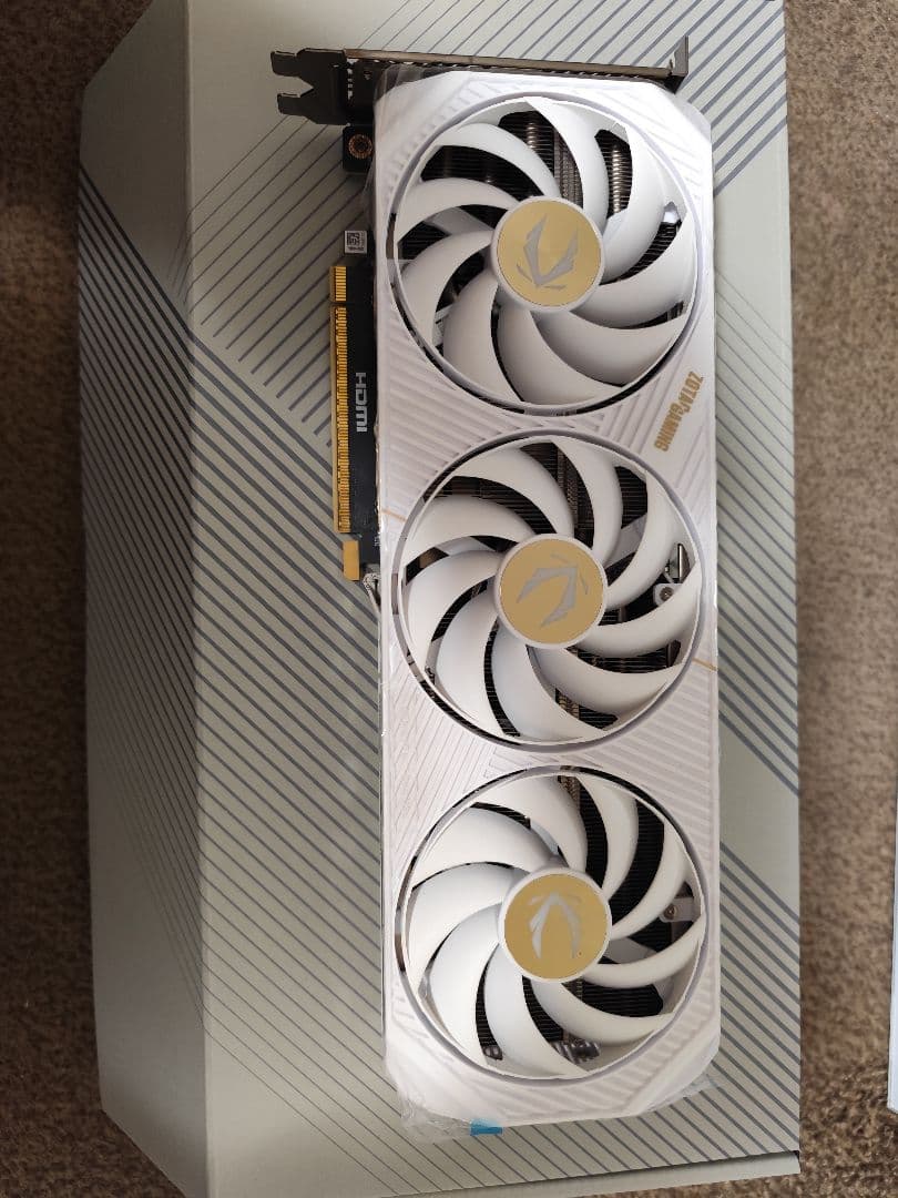 グラフィックボード・グラボ・ビデオカード ZOTAC GeForce RTX 5070 AMP White Edition