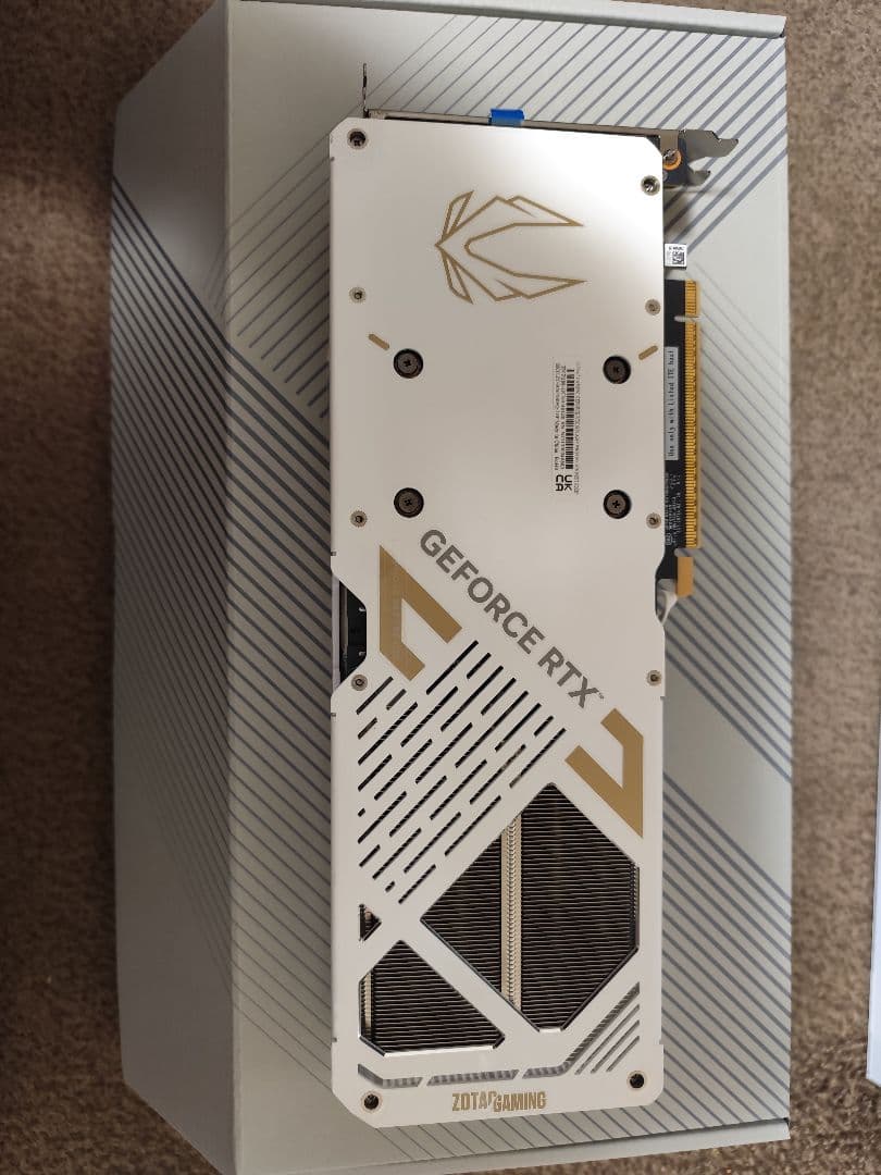 グラフィックボード・グラボ・ビデオカード ZOTAC GeForce RTX 5070 AMP White Edition