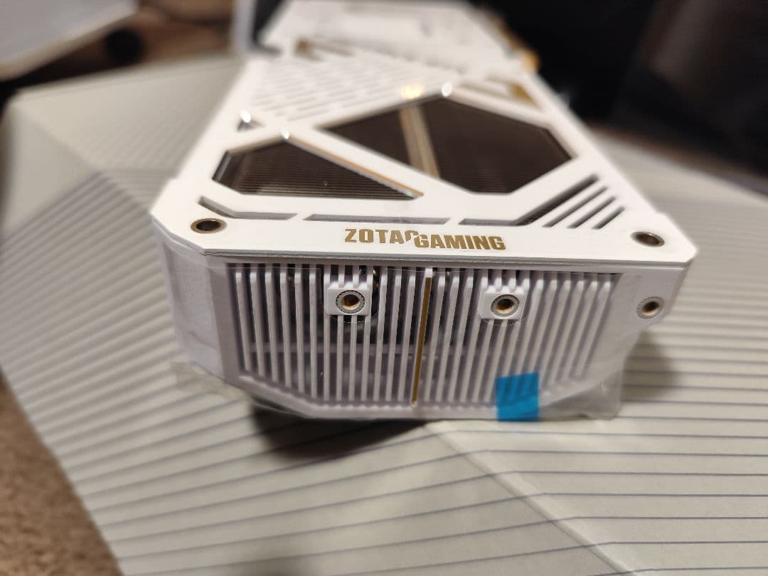 グラフィックボード・グラボ・ビデオカード ZOTAC GeForce RTX 5070 AMP White Edition