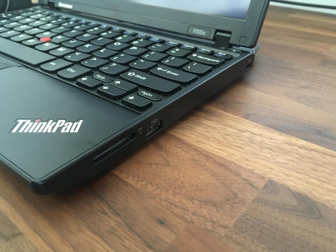 【Lenovo】ノートPC　ThinkPad X100e　小型ノートパソコン