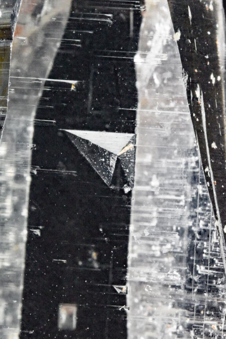 ガネーシュヒマール ラパ産 放射状の結晶が見られるクリアポイント