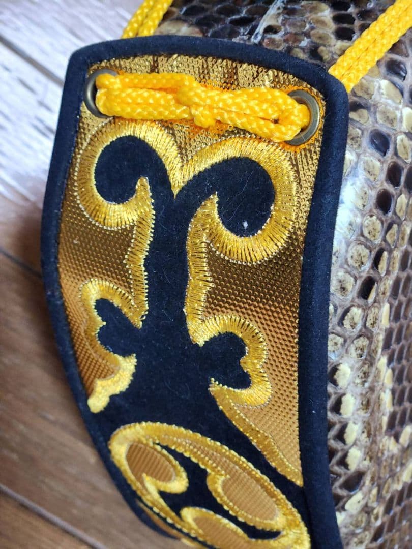 沖縄三線　ヘビ皮 ケース付き