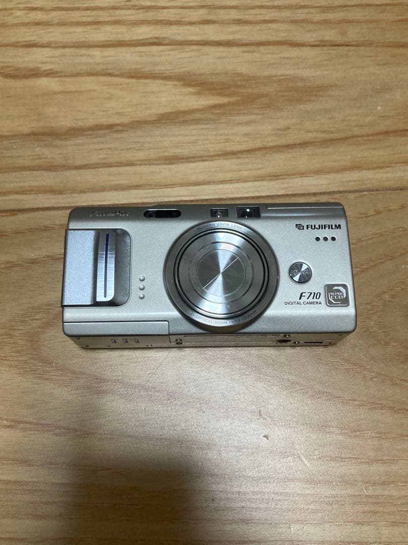 W) FUJIFILM FinePix F710 コンデジ