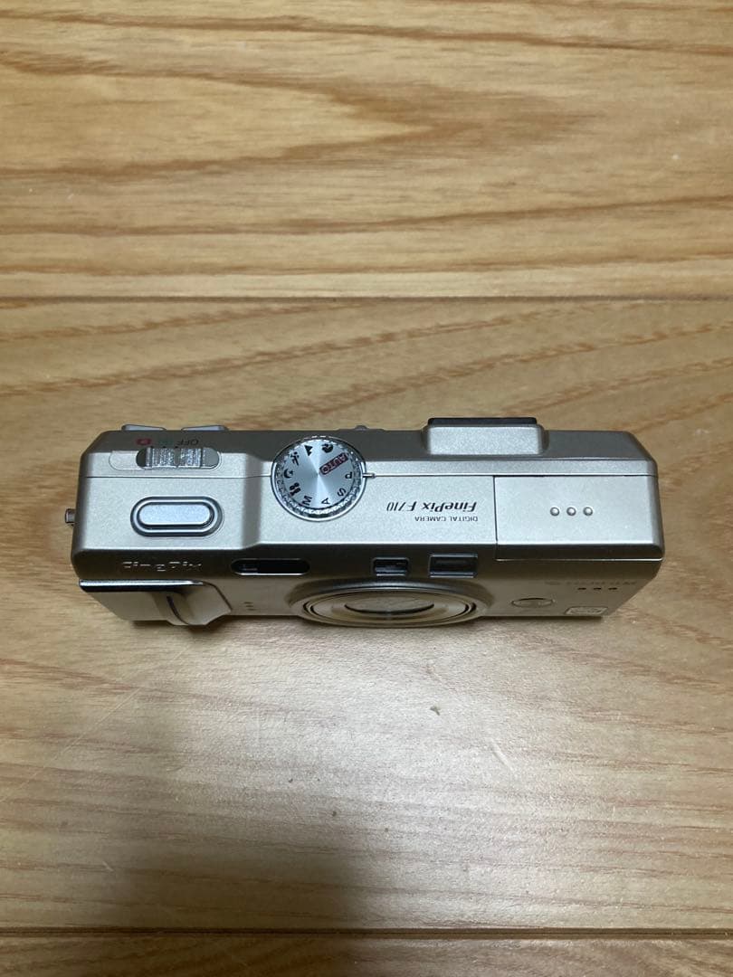 W) FUJIFILM FinePix F710 コンデジ