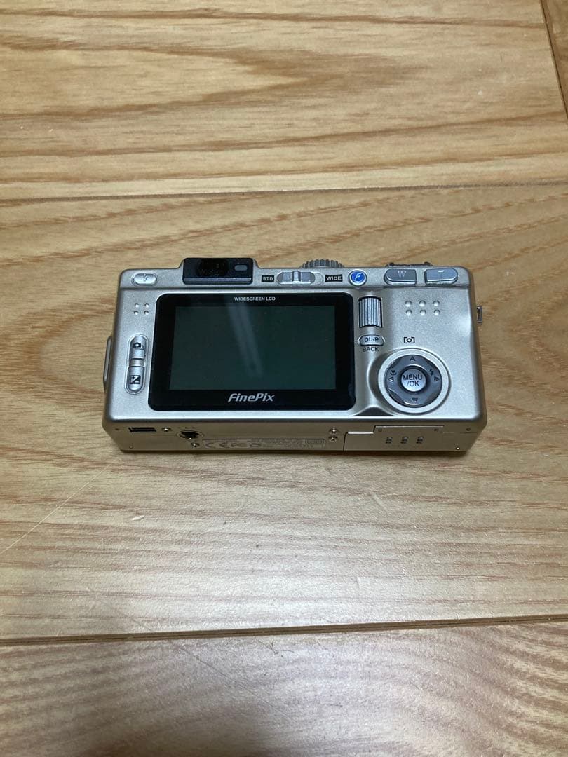 W) FUJIFILM FinePix F710 コンデジ
