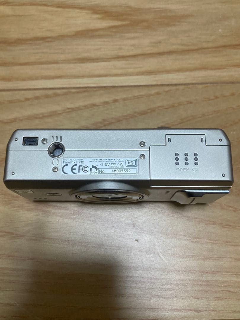 W) FUJIFILM FinePix F710 コンデジ