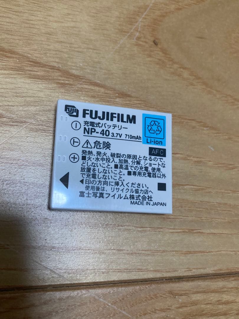 W) FUJIFILM FinePix F710 コンデジ