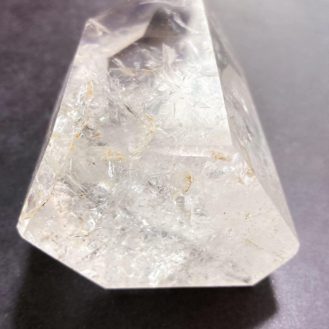 虹入り天然水晶 ロッククリスタル 六角形 595g パワーストーン レインボー