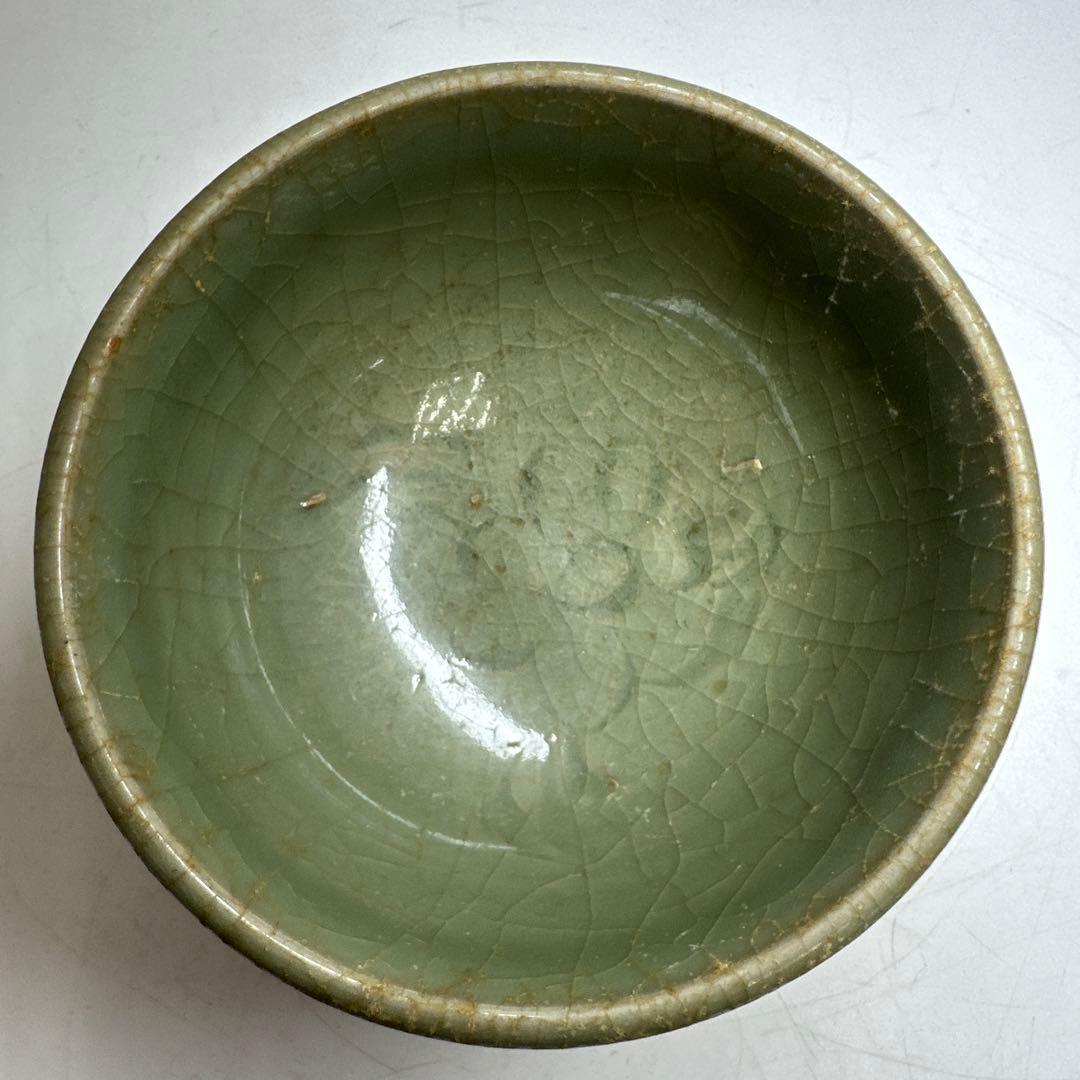 中国明時代　七官青磁陰刻人形手茶碗　共箱直径12㎝トヒルウ東な8-0401☆2F