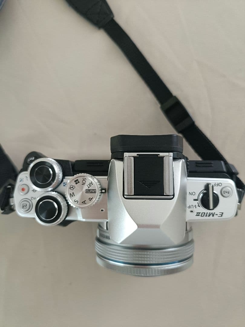 【ジャンク品】OLYMPUS OM-D E-M10