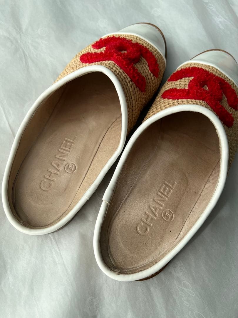 美品CHANELスリッポンエスパドリーユベージュ 赤 36ラフィアエナメル