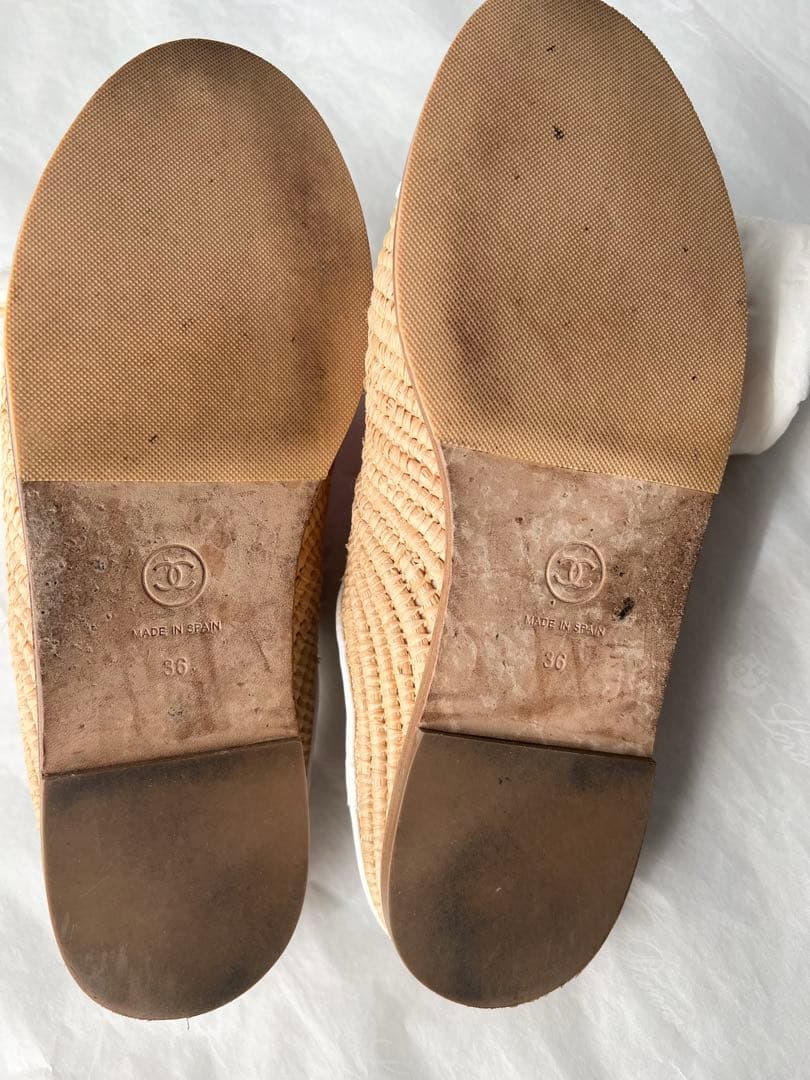 美品CHANELスリッポンエスパドリーユベージュ 赤 36ラフィアエナメル