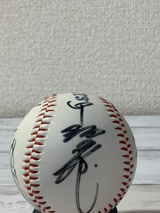 往年の読売巨人軍スター選手の直筆サインボールと色紙です